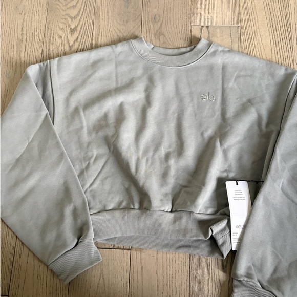 NWT ALO Yoga cropped accolade crewneck. Size M. Lunar gray. - Picture 2 of 2